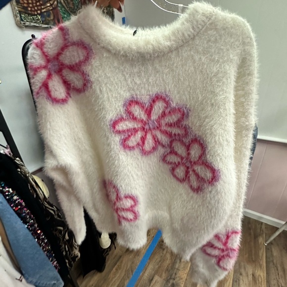 Pink Flower Fuzzy Knit Sweater – Size Small - Picture 7 of 7